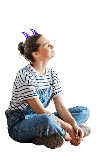 wygodnie siedząca dziewczyna