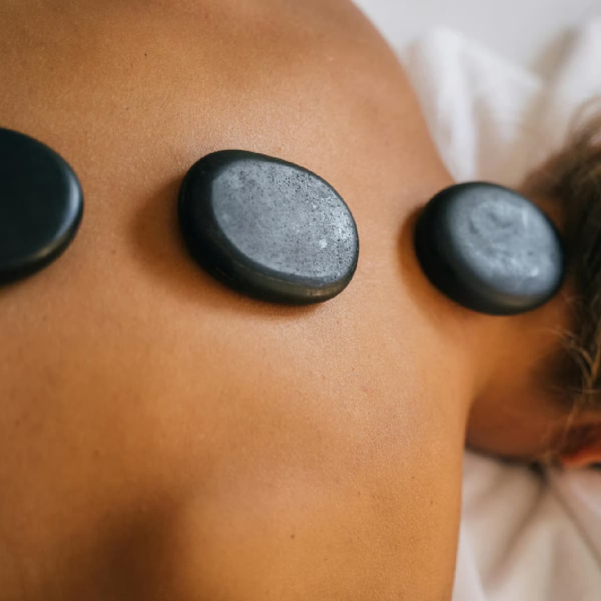 Masaż Kamieniami | 90 minut | INSO Gabinet psychologii i odnowy