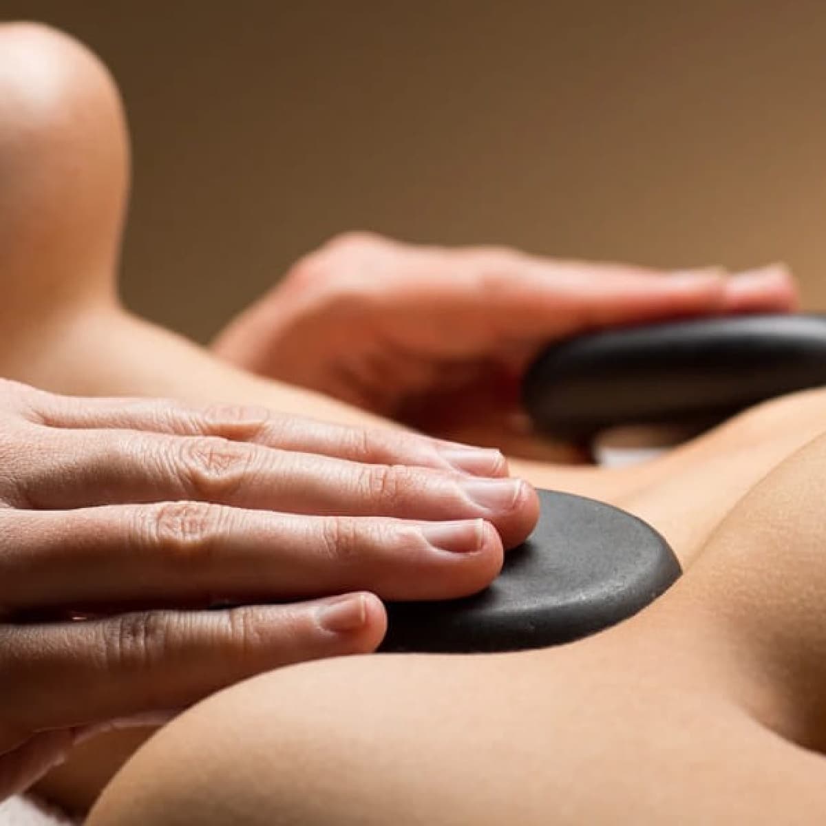 Masaż gorącymi kamieniami | Siedlce | Oriental SPA