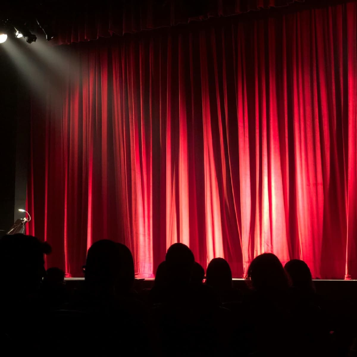 Romantyczny wieczór w teatrze dla dwojga z kolacją  | Katowice | Teatr Żelazny