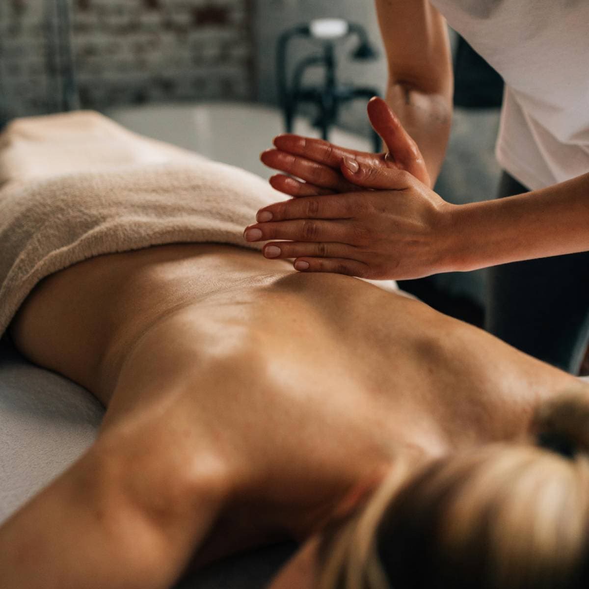 Masaż Leczniczy | Warszawa | Purpur Clinic