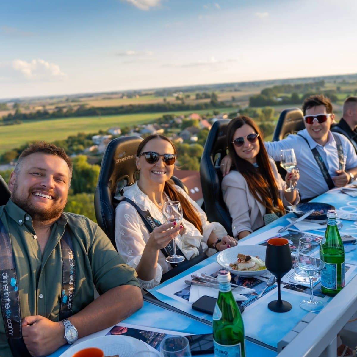 Dinner in the sky | Wiele lokalizacji | Dinner In The Sky