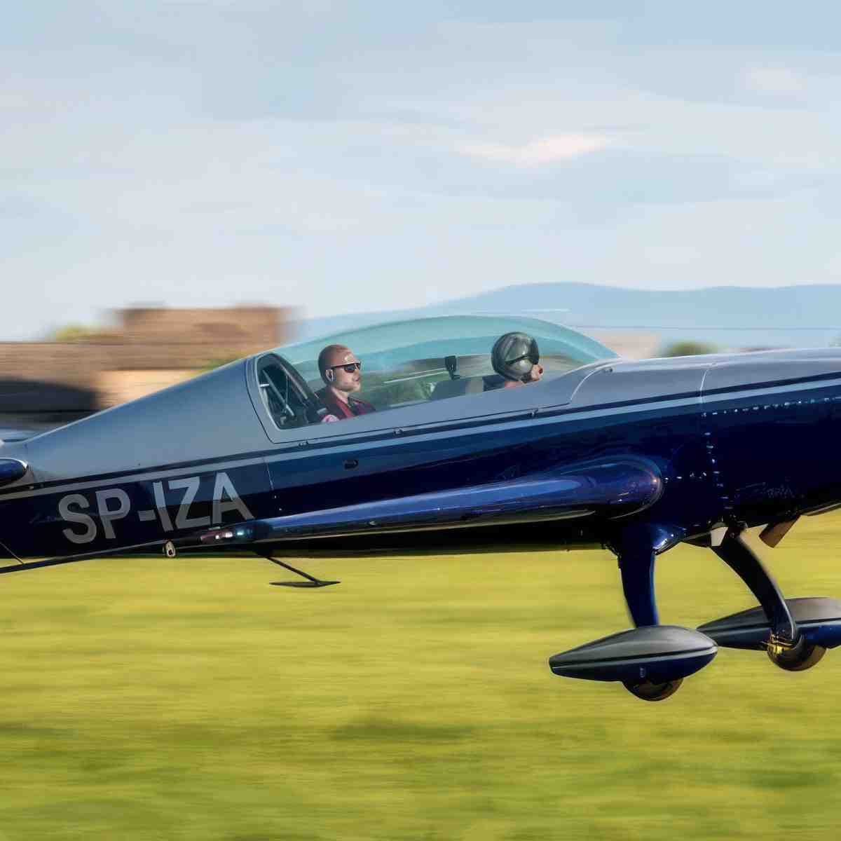 Lot samolotem akrobacyjnym Extra 300L | Mielec