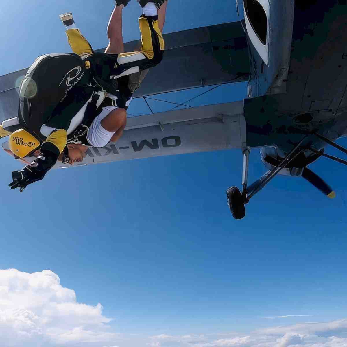 Skok ze spadochronem dla dwojga z filmowaniem | Krosno