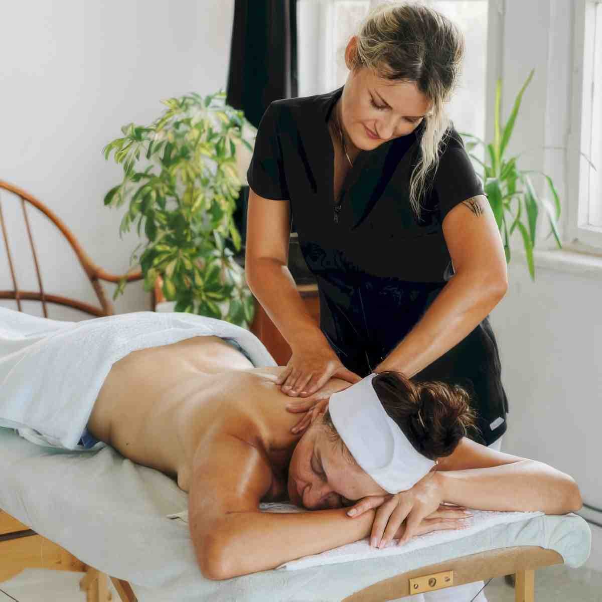 Masaż Lomi Lomi | Gdańsk | MIÓD Studio masażu