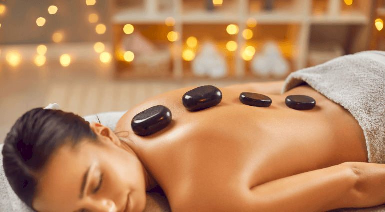 Masaż gorącymi kamieniami | Pruszków | Mas-Tai