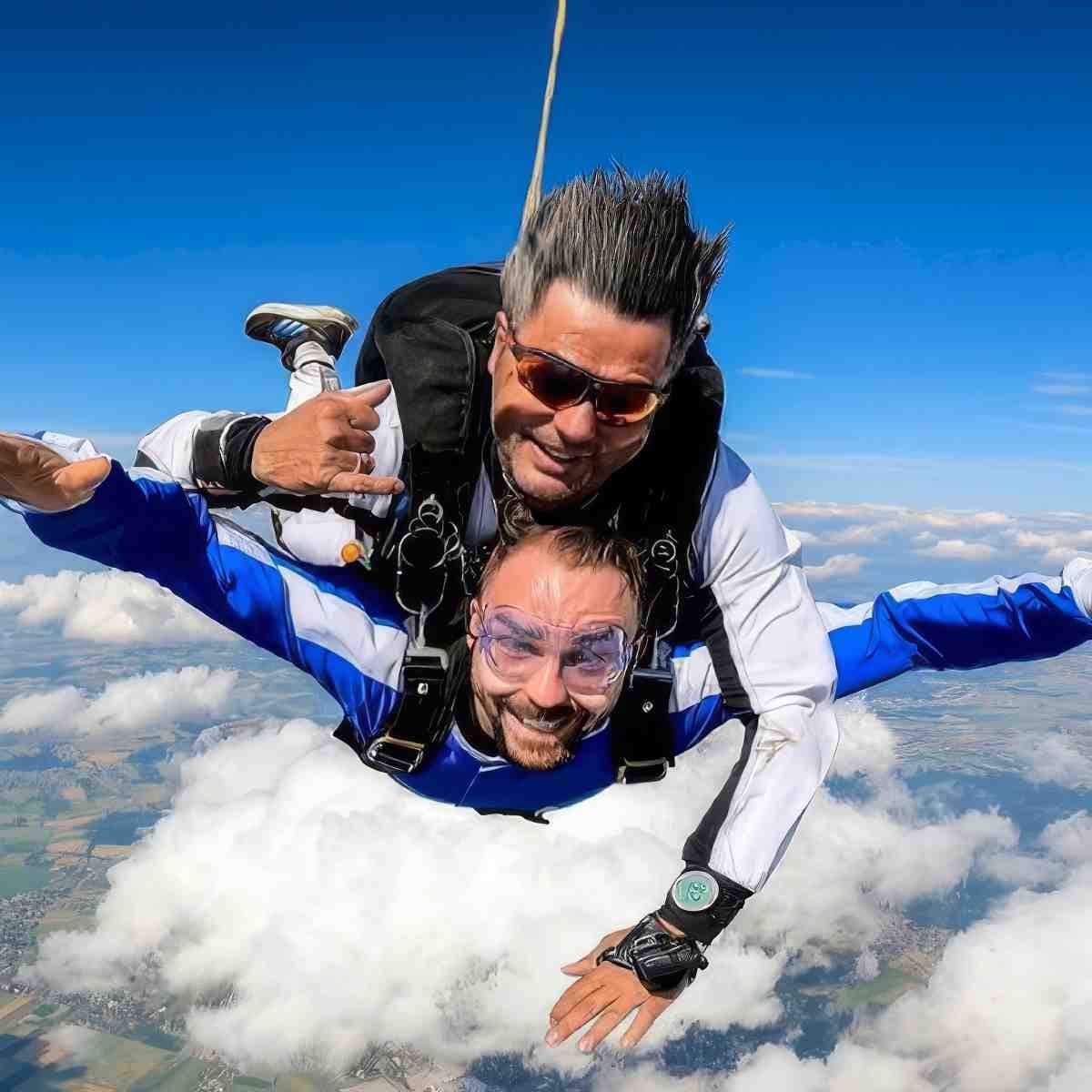 Skok ze spadochronem na prezent | Leszno