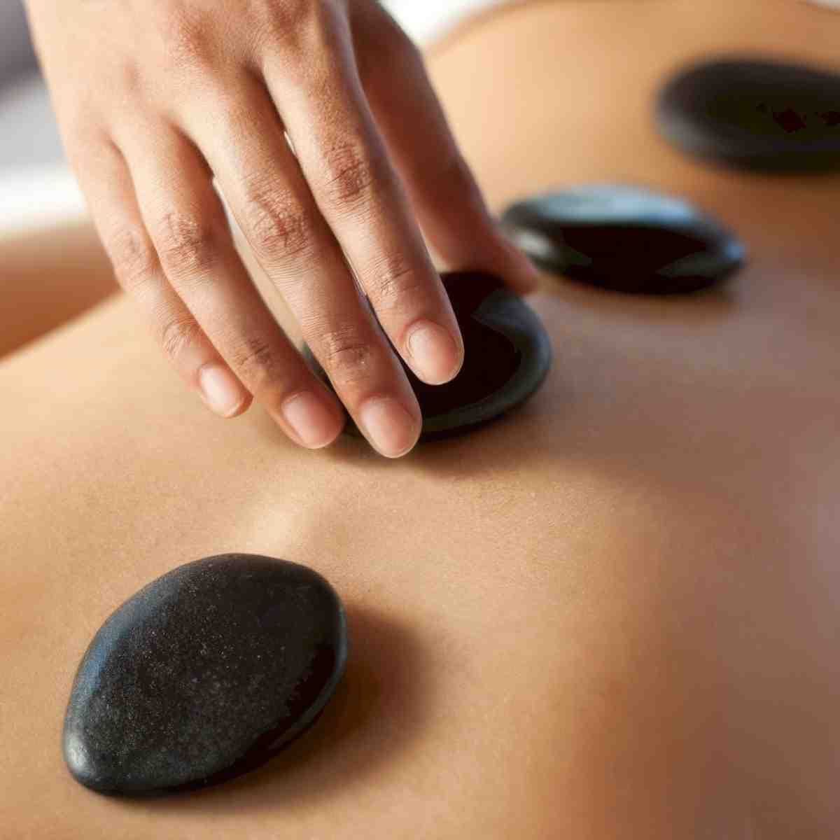 Masaż gorącymi kamieniami | Rzeszów | Studio Piękna Magiczne Dłonie