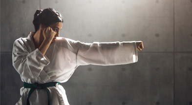 Kobieta podczas Treningu Karate - Samoobrona