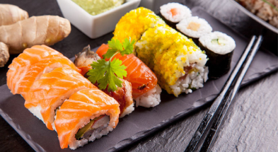 Kilka Rolek Sushi z Łososiem