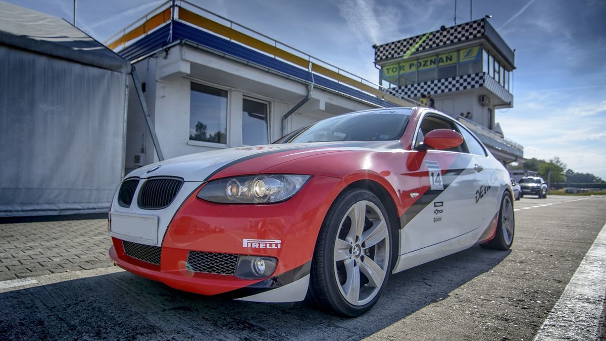 Jazda BMW BiTurbo Performance codrive, Wiele torów (1