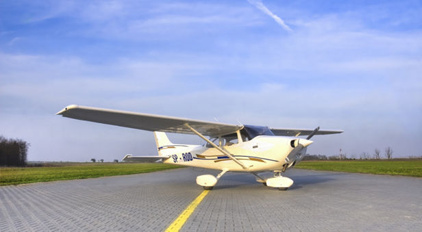 Samolot Cessna na Lądowisku