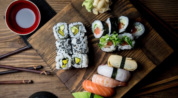 Kilka Rodzajów Sushi: Futomaki, Maki, Nigiri.