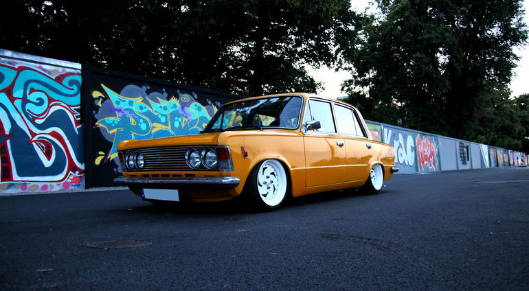 Czar PRL Fiat 125p - przejażdżka po mieście