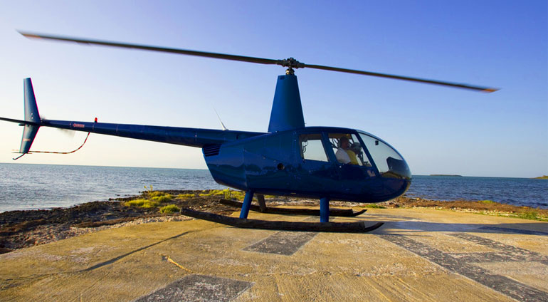 Niebieski Helikopter w Locie