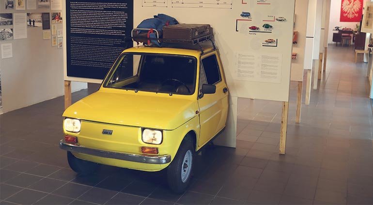 Żółty Maluch Fiat 126p