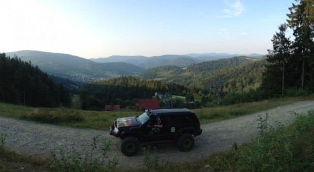 Panorama Beskidu Śląskiego z pokładu Jeepa. Zdjęcie 1