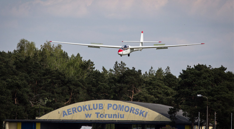 Szybowiec w Aeroklubie Pomorskim w Toruniu