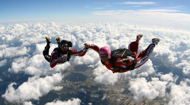 Trening do samodzielnego skakania ze spadochronem