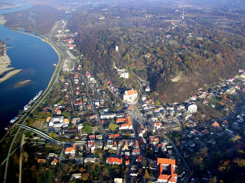 Widok z Góry podczas Lotu motoparalotnią nad Kazimierzem Dolnym.