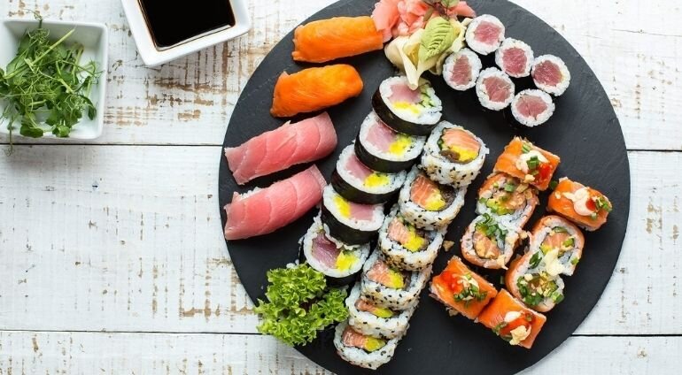 Zestaw Sushi Na Talerzu