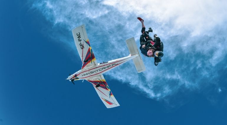 Skok spadochronowy w SkyCamp