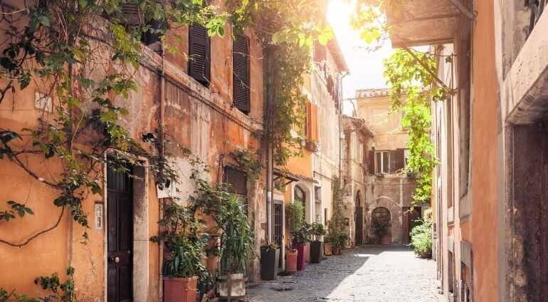 Włoskie uliczki w miasteczku