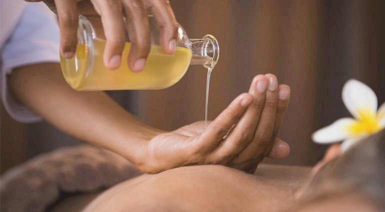 Specjalny odżywczy olejek do masażu