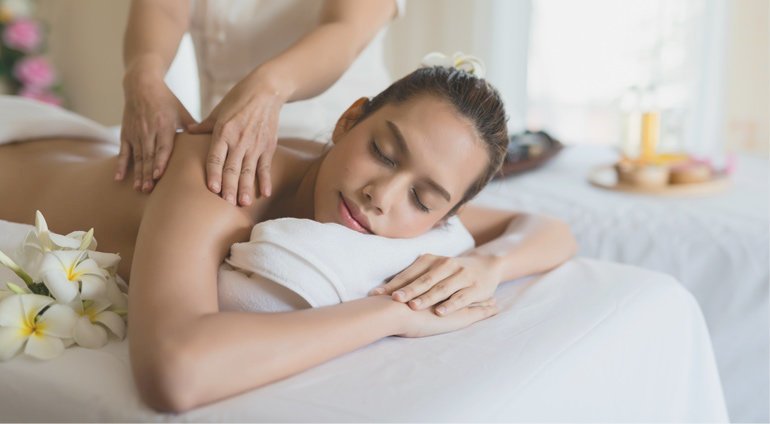 masaż relaksacyjny pleców dla kobiet