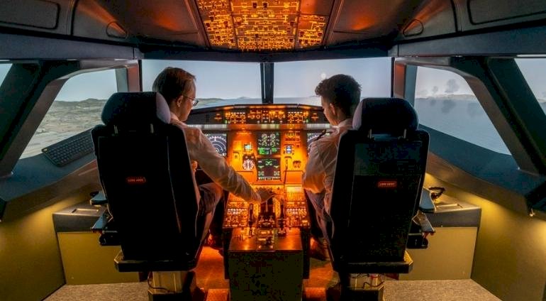 Wnętrze symulatora lotu Airbus A320