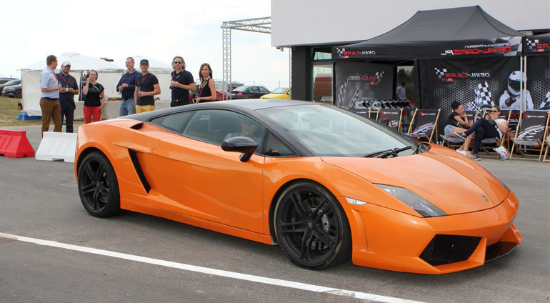 Pomarańczowe Lamborghini Gallardo na Wyspie Devil Cars