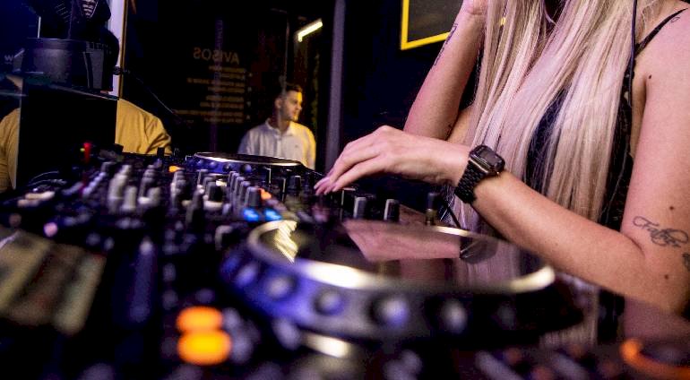 Zostań DJ-em