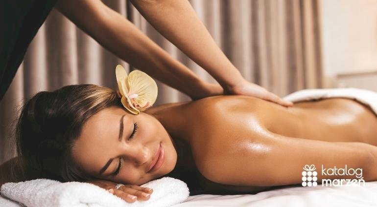 Kobieta w SPA na masażu
