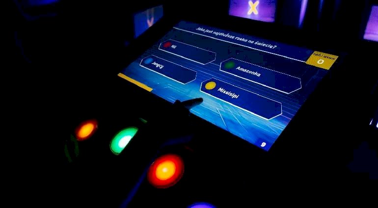 QuizNaZywo.pl - Interaktywny quiz z emocjami