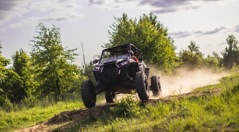 Jazda Polaris PZR Turbo S