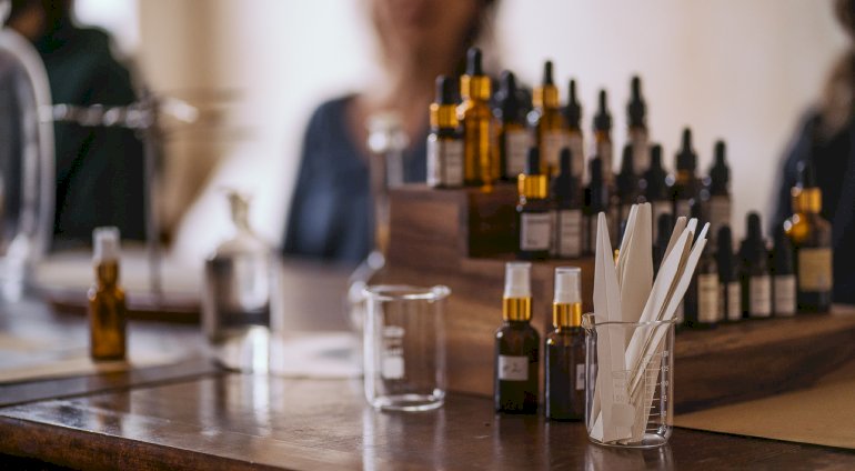 Skomponuj własne perfumy