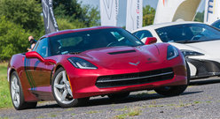 Czerwony Chevrolet Corvette C7 na Torze