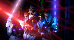 Paintball laserowy z przyjaciółmi