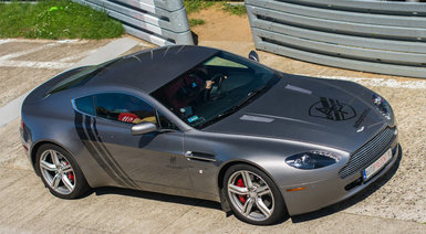 Jazda Aston Martin Vantage - Wiele torów (1 okrążenie)