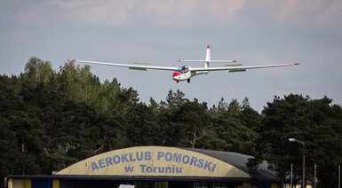 Lot szybowcem dla dwojga - Toruń (za samolotem)