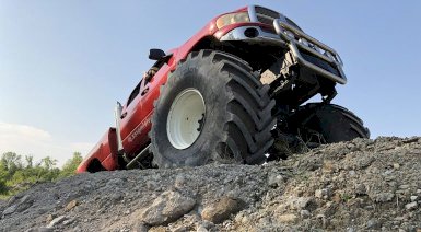 Jazda Monster Truckiem po torze - Warszawa (4 osoby)