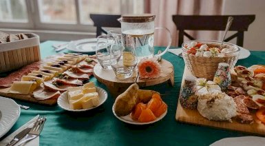 Romantyczny weekend dla dwojga - Wieszczyna (Dworek Szumilas, 1 nocleg z degustacją win)