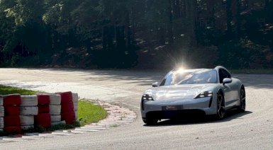 Jazda Porsche Taycan Cross Turismo 4S Performance Plus - Kielce (2 okrążenia)