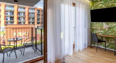 Pobyt w Glass-House Apartments - Deluxe z Jacuzzi & TV nad wanną i nad łóżkiem (weekend, 2 noce)