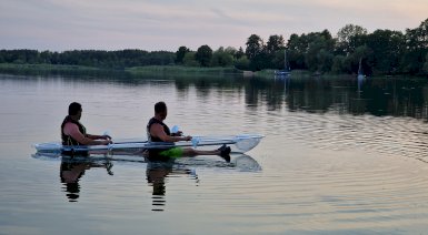 Niewidzialne kajaki dla dwojga - prezent na ślub dla koleżanki