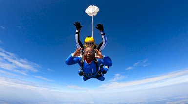 Skok ze spadochronem z filmowaniem - Leszno (Skydive Leszno, przez drugiego skoczka)