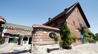 Zwiedzanie Winnic Jaworek z degustacją - prezent ślubny dla koleżanki